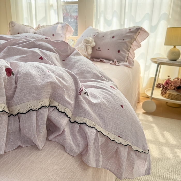 91家纺网 家纺一手货源 找家纺 大麦家纺 2026新款水洗色织棉麻花边四件套 软糖草莓