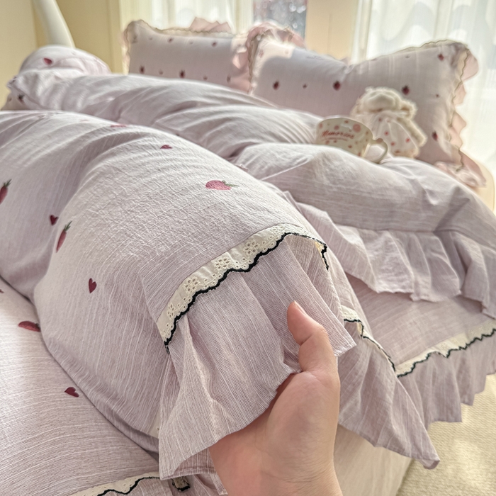 91家纺网 家纺一手货源 找家纺 大麦家纺 2026新款水洗色织棉麻花边四件套 软糖草莓