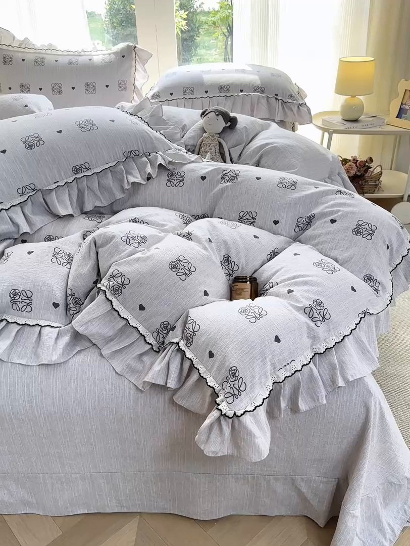 91家纺网 家纺一手货源 找家纺 大麦家纺 2026新款水洗色织棉麻花边四件套 素雅情调