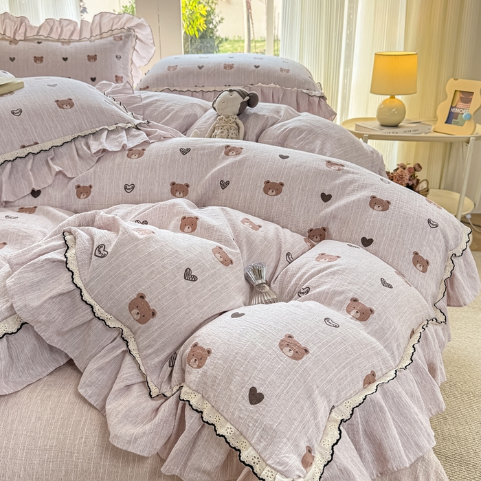 91家纺网 家纺一手货源 找家纺 大麦家纺 2026新款水洗色织棉麻花边四件套 甜心咔熊