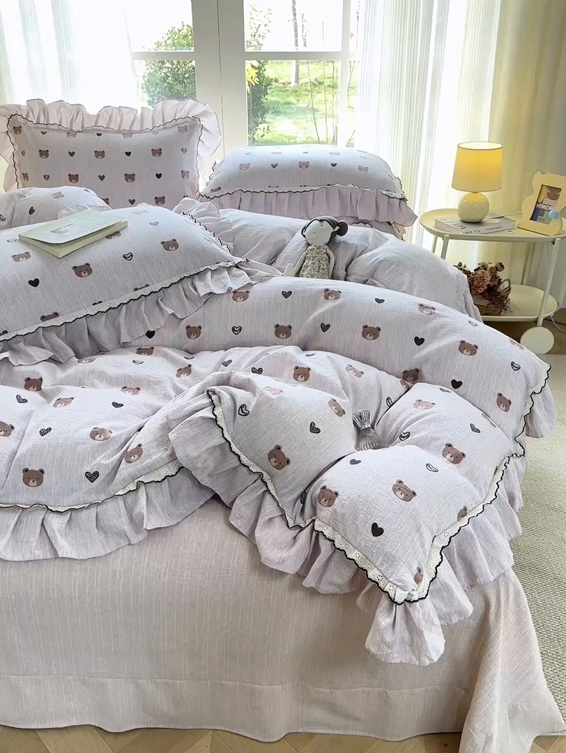 91家纺网 家纺一手货源 找家纺 大麦家纺 2026新款水洗色织棉麻花边四件套 甜心咔熊