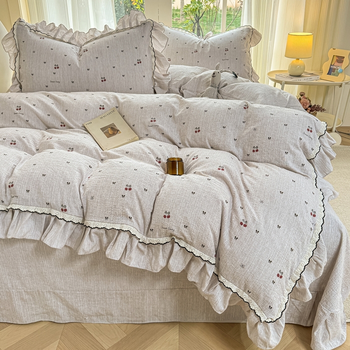 91家纺网 家纺一手货源 找家纺 大麦家纺 2026新款水洗色织棉麻花边四件套 樱桃梦境