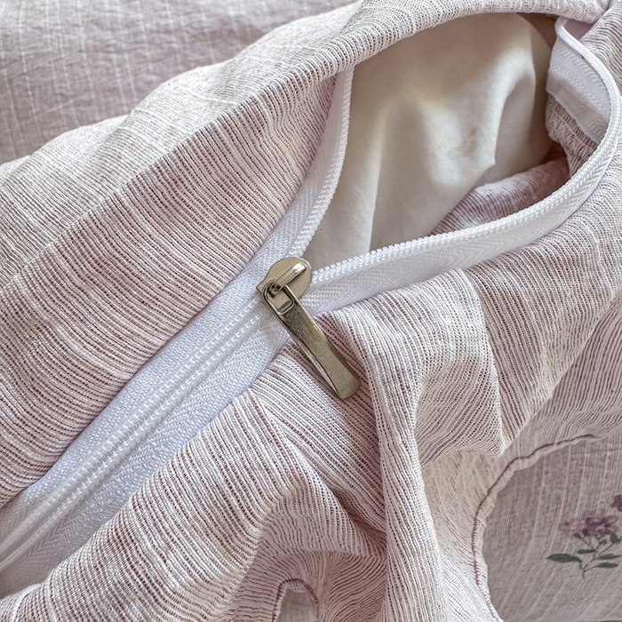 91家纺网 家纺一手货源 找家纺 大麦家纺 2026新款水洗色织棉麻花边四件套 幽兰雪魅