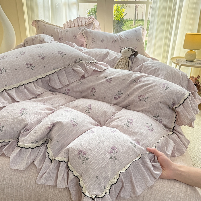 91家纺网 家纺一手货源 找家纺 大麦家纺 2026新款水洗色织棉麻花边四件套 幽兰雪魅