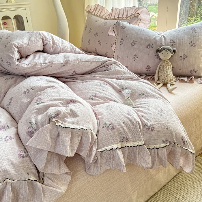 91家纺网 家纺一手货源 找家纺 大麦家纺 2026新款水洗色织棉麻花边四件套 幽兰雪魅