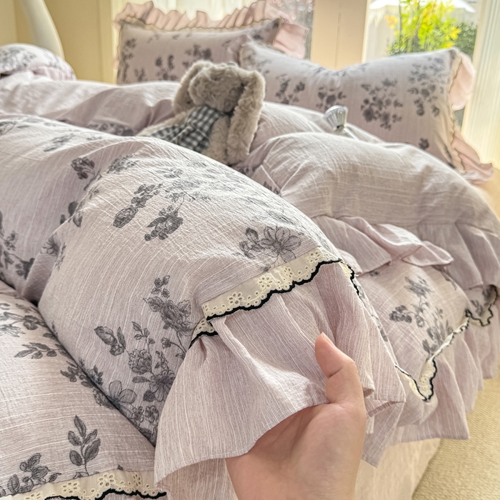 91家纺网 家纺一手货源 找家纺 大麦家纺 2026新款水洗色织棉麻花边四件套 枝含羞