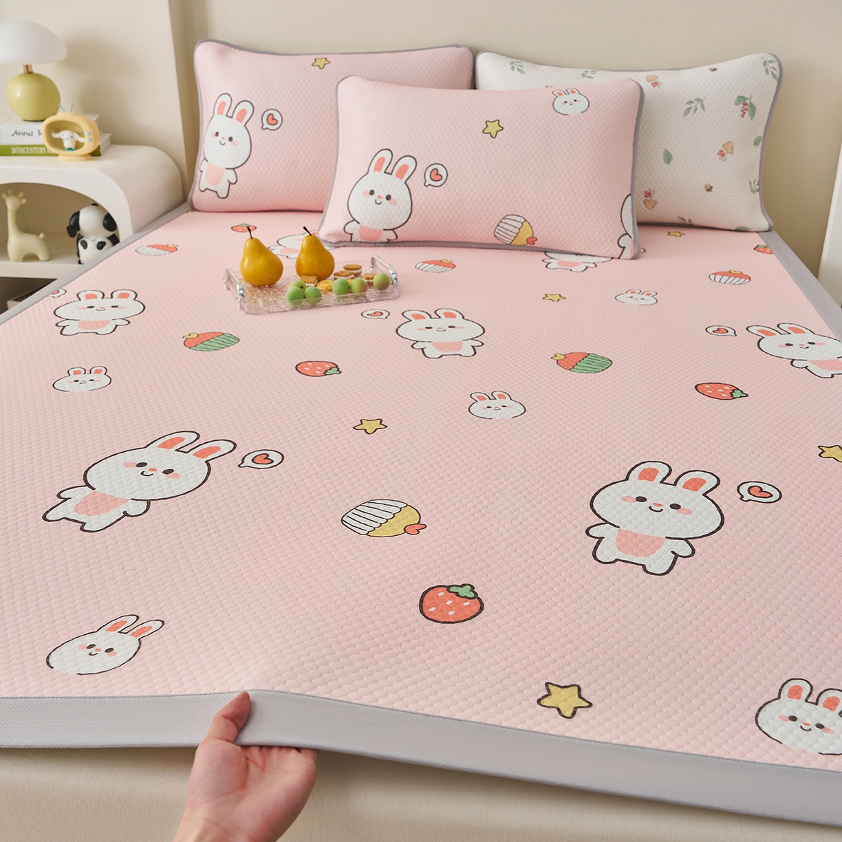 91家纺网 家纺一手货源 找家纺 （总）家品罗兰 2026新款夏季A类冰豆豆凉席冰丝凉席家用双人冰丝席床单可机洗水洗单人学生宿舍夏天空调软席三件套大床