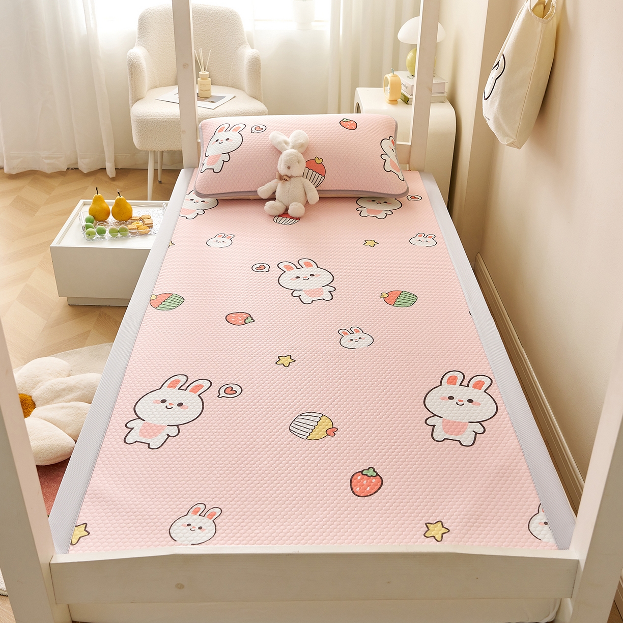 91家纺网 家纺一手货源 找家纺 （总）家品罗兰 2026新款夏季A类印花冰豆豆凉席三明治透气网冰丝凉席家用双人冰丝席床单-学生床