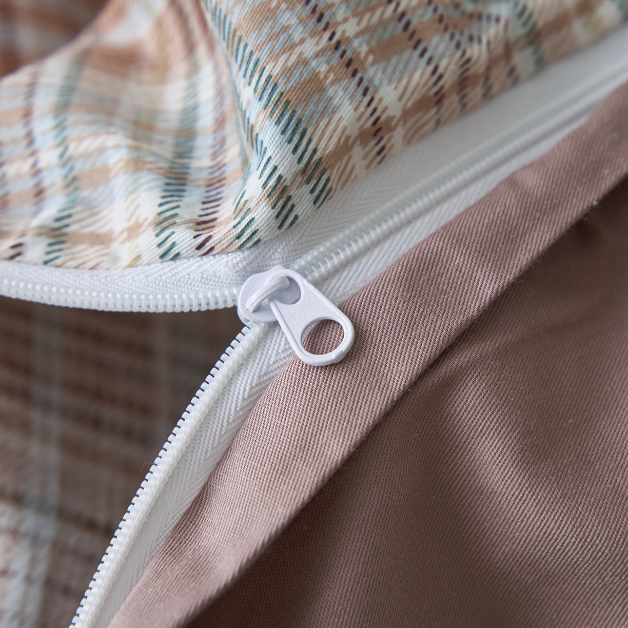 91家纺网 家纺一手货源 找家纺 简宜家居（朝初家纺） 2026新款简约格子40支13070纯棉全棉四件套 赤茶格