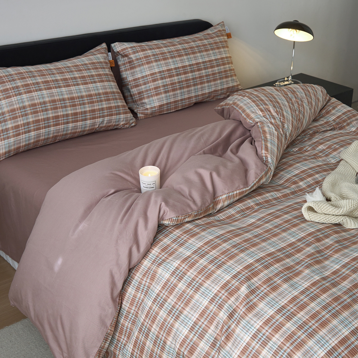 91家纺网 家纺一手货源 找家纺 简宜家居（朝初家纺） 2026新款简约格子40支13070纯棉全棉四件套 赤茶格