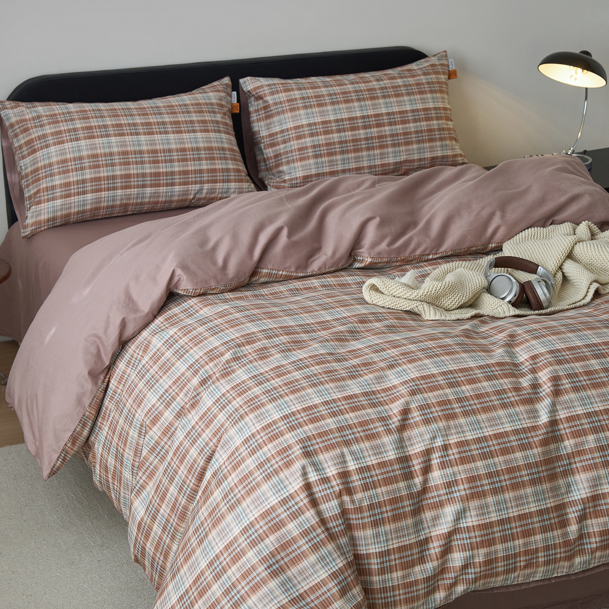 91家纺网 家纺一手货源 找家纺 简宜家居（朝初家纺） 2026新款简约格子40支13070纯棉全棉四件套 赤茶格