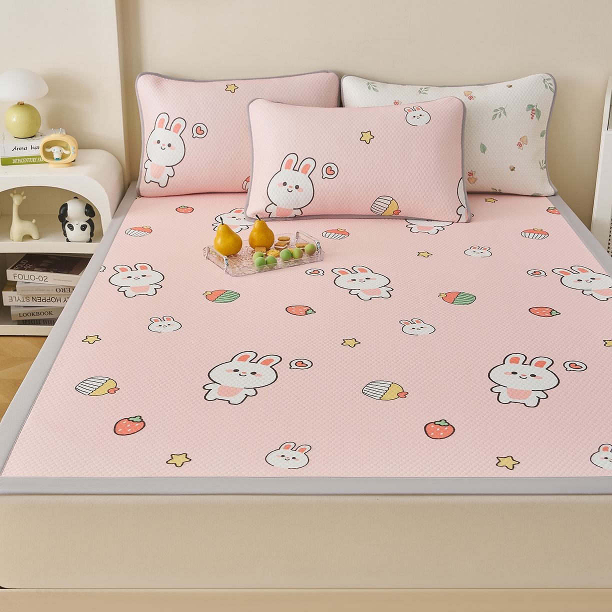 91家纺网 家纺一手货源 找家纺 家品罗兰 2026新款夏季A类印花冰豆豆凉席三明治透气网冰丝凉席家用双人冰丝席床单-大床图 巴比兔