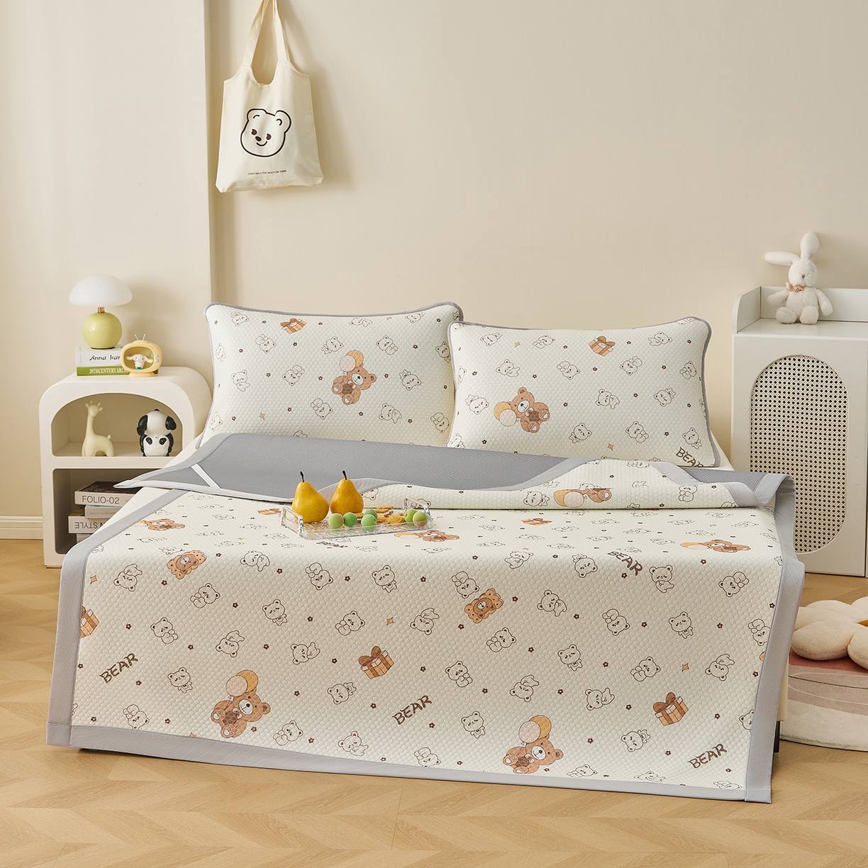 91家纺网 家纺一手货源 找家纺 家品罗兰 2026新款夏季A类印花冰豆豆凉席三明治透气网冰丝凉席家用双人冰丝席床单-大床图 饼干熊