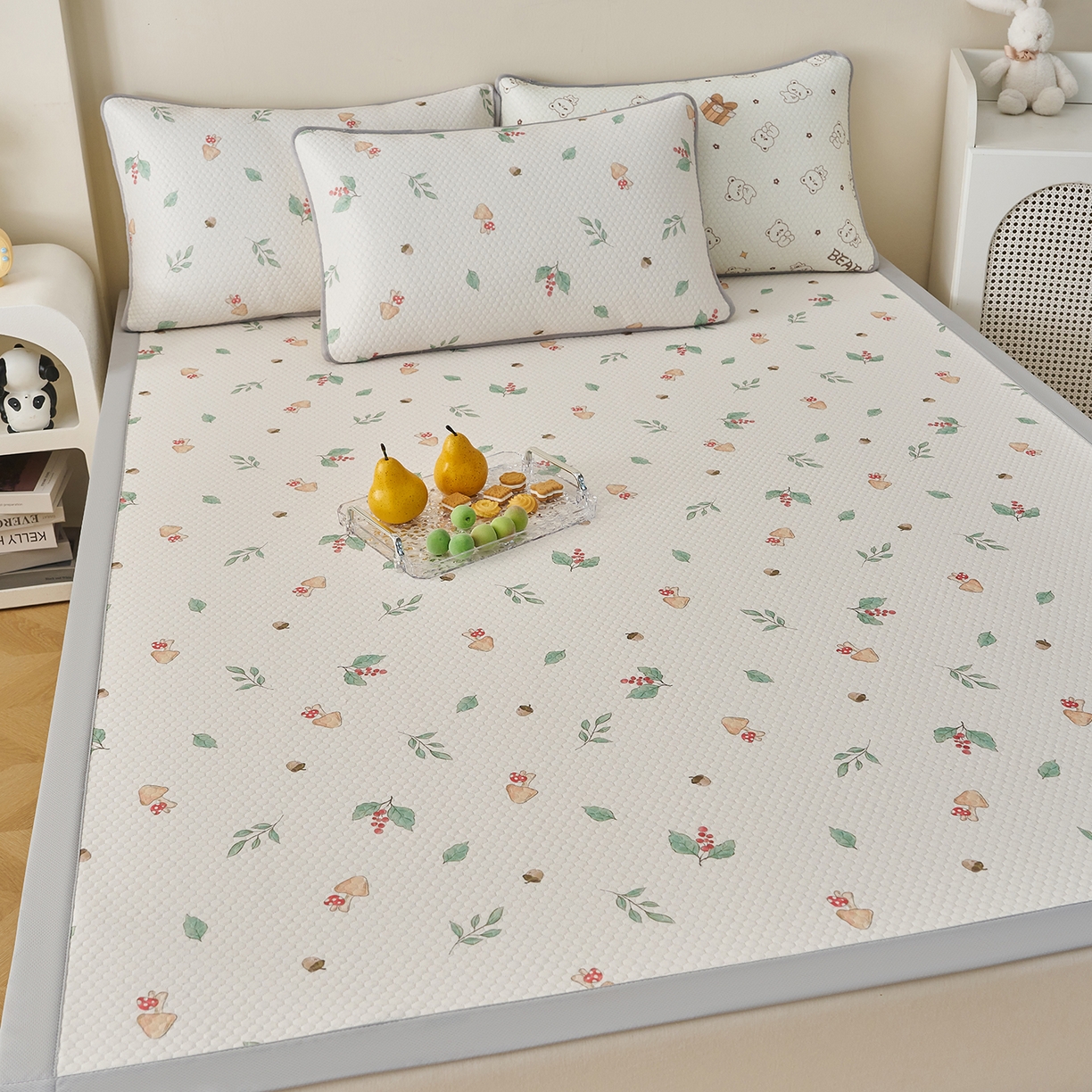 91家纺网 家纺一手货源 找家纺 家品罗兰 2026新款夏季A类印花冰豆豆凉席三明治透气网冰丝凉席家用双人冰丝席床单-大床图 蘑菇乐园