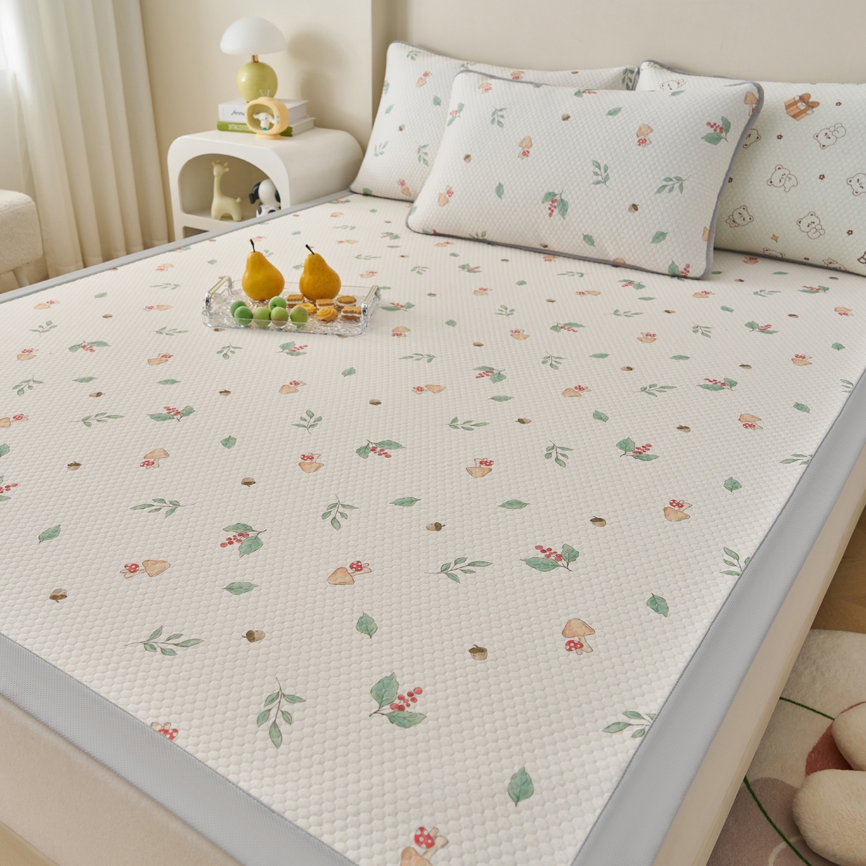 91家纺网 家纺一手货源 找家纺 家品罗兰 2026新款夏季A类印花冰豆豆凉席三明治透气网冰丝凉席家用双人冰丝席床单-大床图 蘑菇乐园