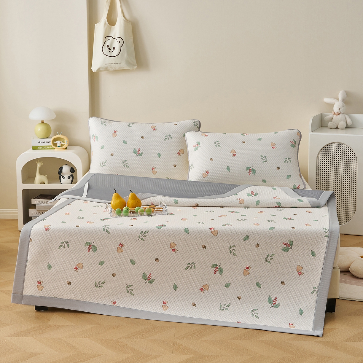 91家纺网 家纺一手货源 找家纺 家品罗兰 2026新款夏季A类印花冰豆豆凉席三明治透气网冰丝凉席家用双人冰丝席床单-大床图 蘑菇乐园