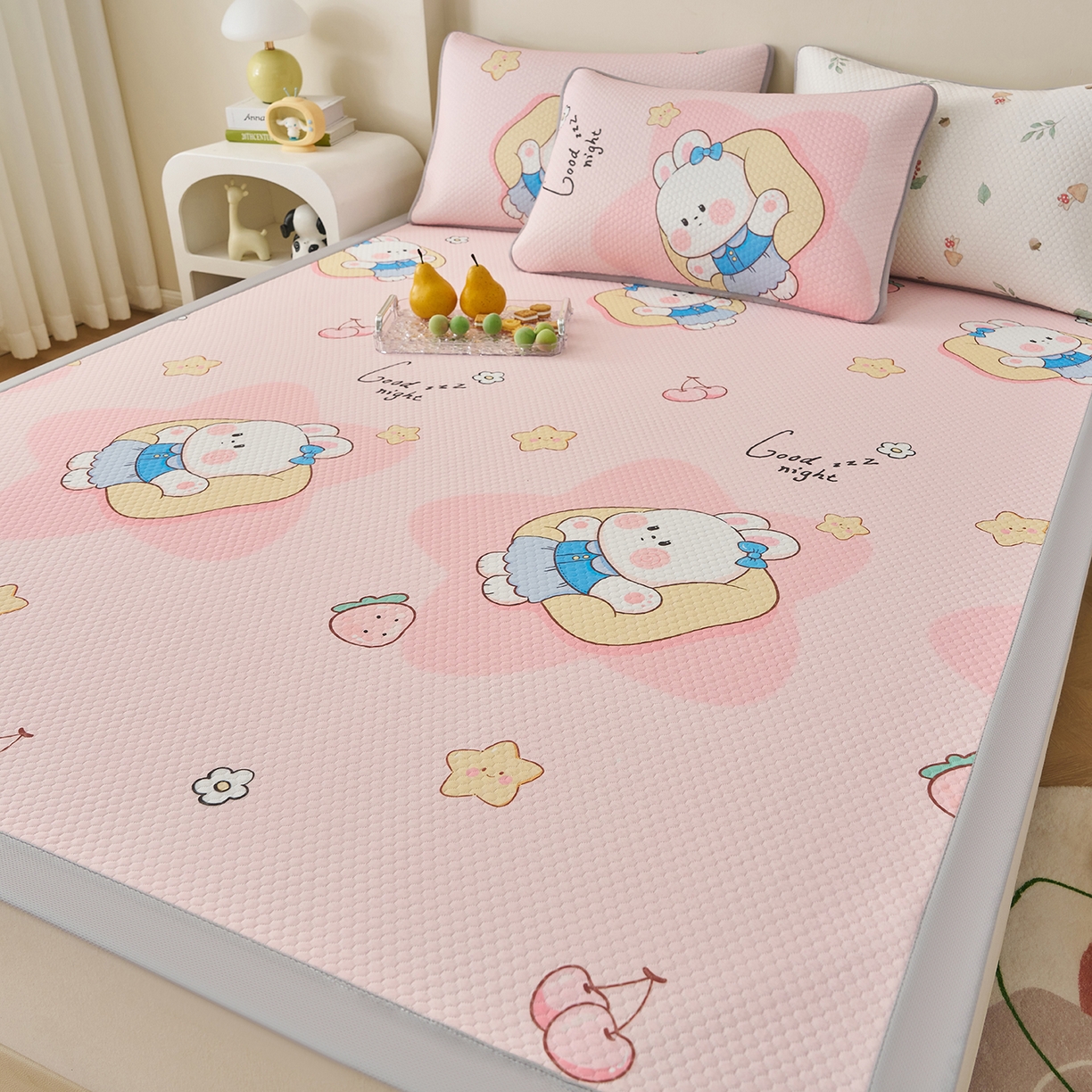 91家纺网 家纺一手货源 找家纺 家品罗兰 2026新款夏季A类印花冰豆豆凉席三明治透气网冰丝凉席家用双人冰丝席床单-大床图 兔宝贝