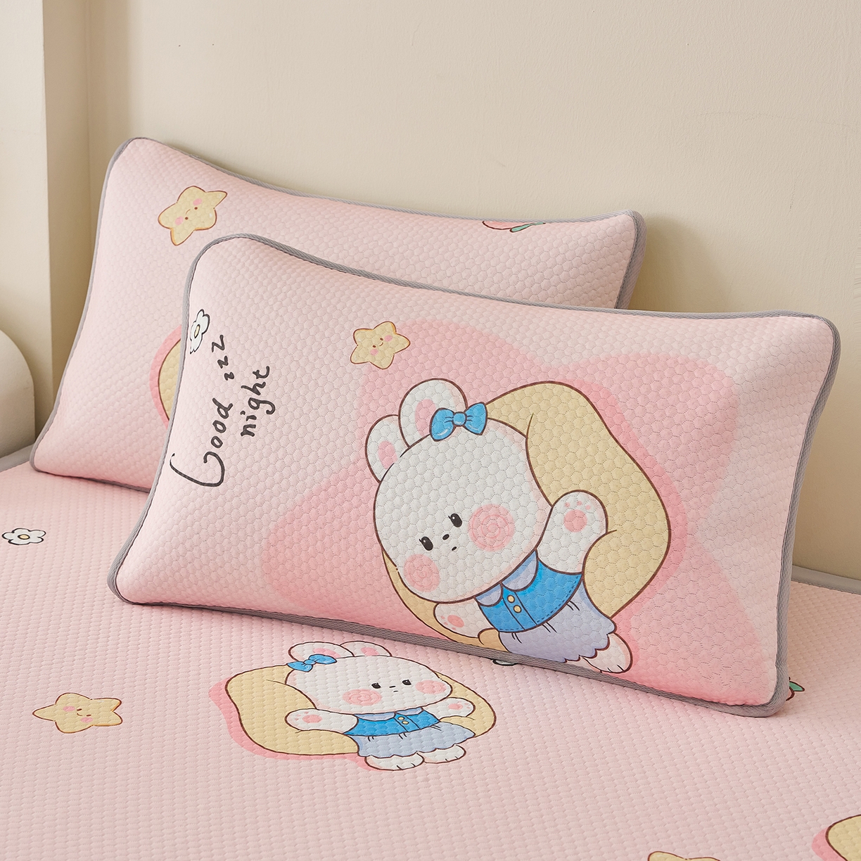 91家纺网 家纺一手货源 找家纺 家品罗兰 2026新款夏季A类印花冰豆豆凉席三明治透气网冰丝凉席家用双人冰丝席床单-大床图 兔宝贝