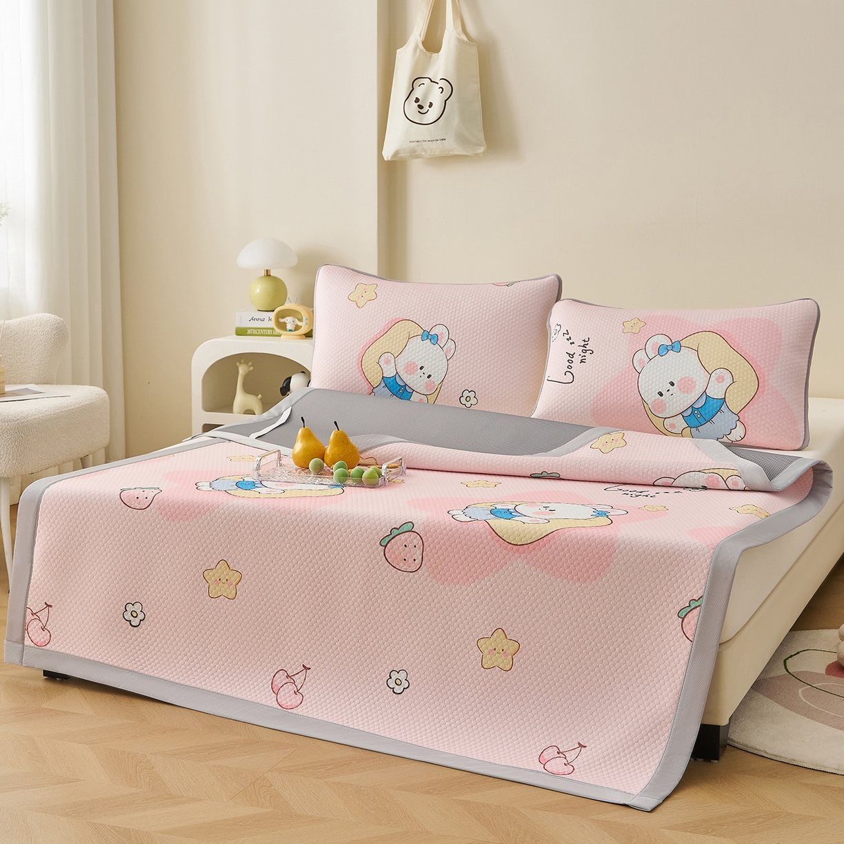 91家纺网 家纺一手货源 找家纺 家品罗兰 2026新款夏季A类印花冰豆豆凉席三明治透气网冰丝凉席家用双人冰丝席床单-大床图 兔宝贝