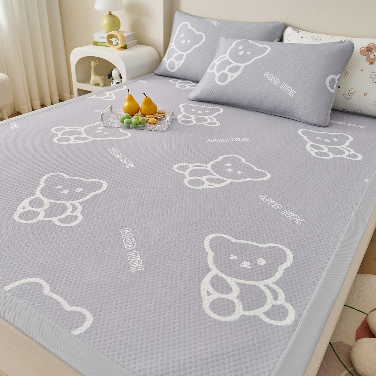 91家纺网 家纺一手货源 找家纺 家品罗兰 2026新款夏季A类印花冰豆豆凉席三明治透气网冰丝凉席家用双人冰丝席床单-大床图 维尼熊