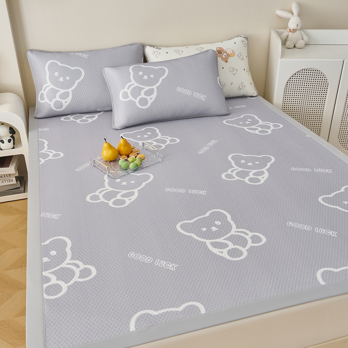 91家纺网 家纺一手货源 找家纺 家品罗兰 2026新款夏季A类印花冰豆豆凉席三明治透气网冰丝凉席家用双人冰丝席床单-大床图 维尼熊