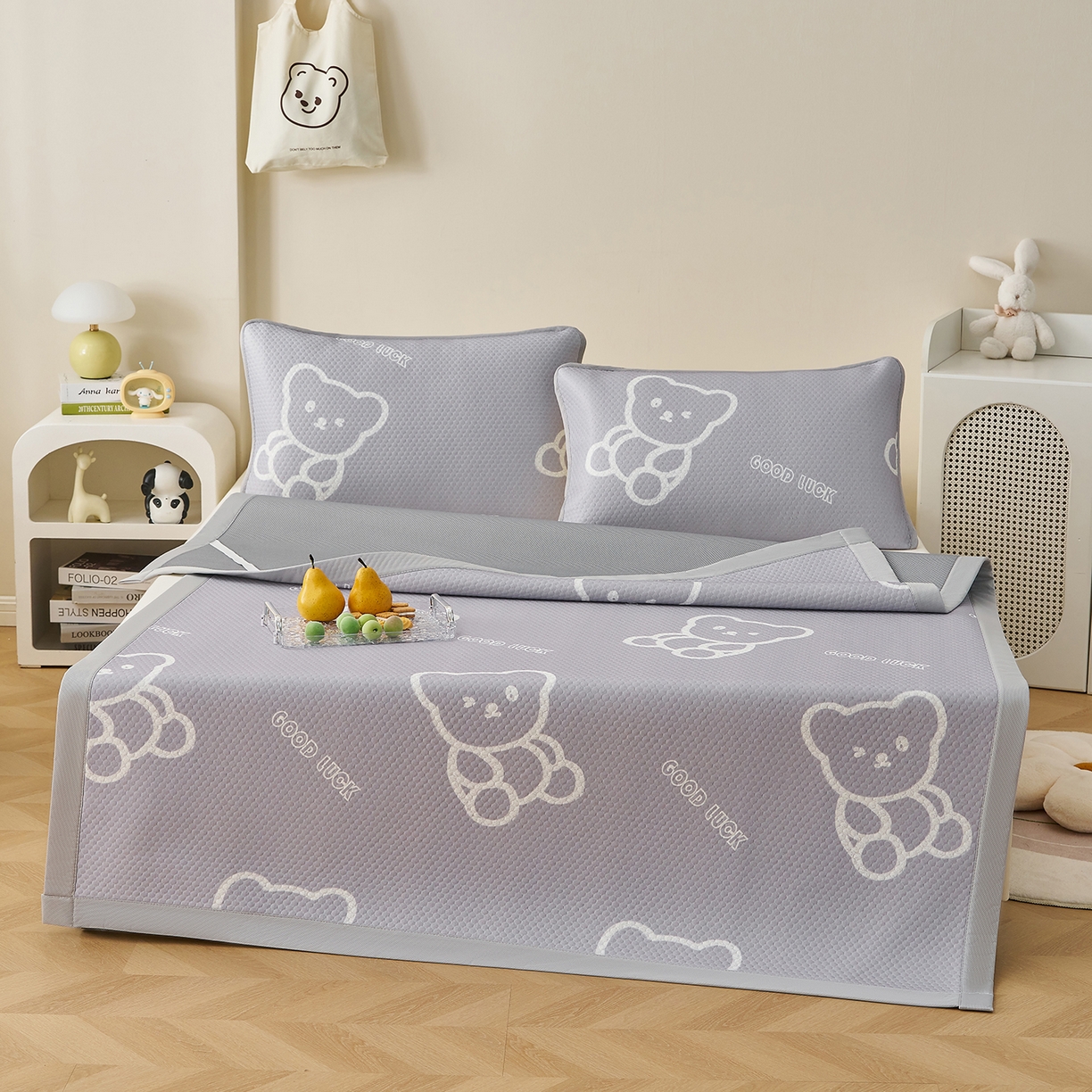 91家纺网 家纺一手货源 找家纺 家品罗兰 2026新款夏季A类印花冰豆豆凉席三明治透气网冰丝凉席家用双人冰丝席床单-大床图 维尼熊