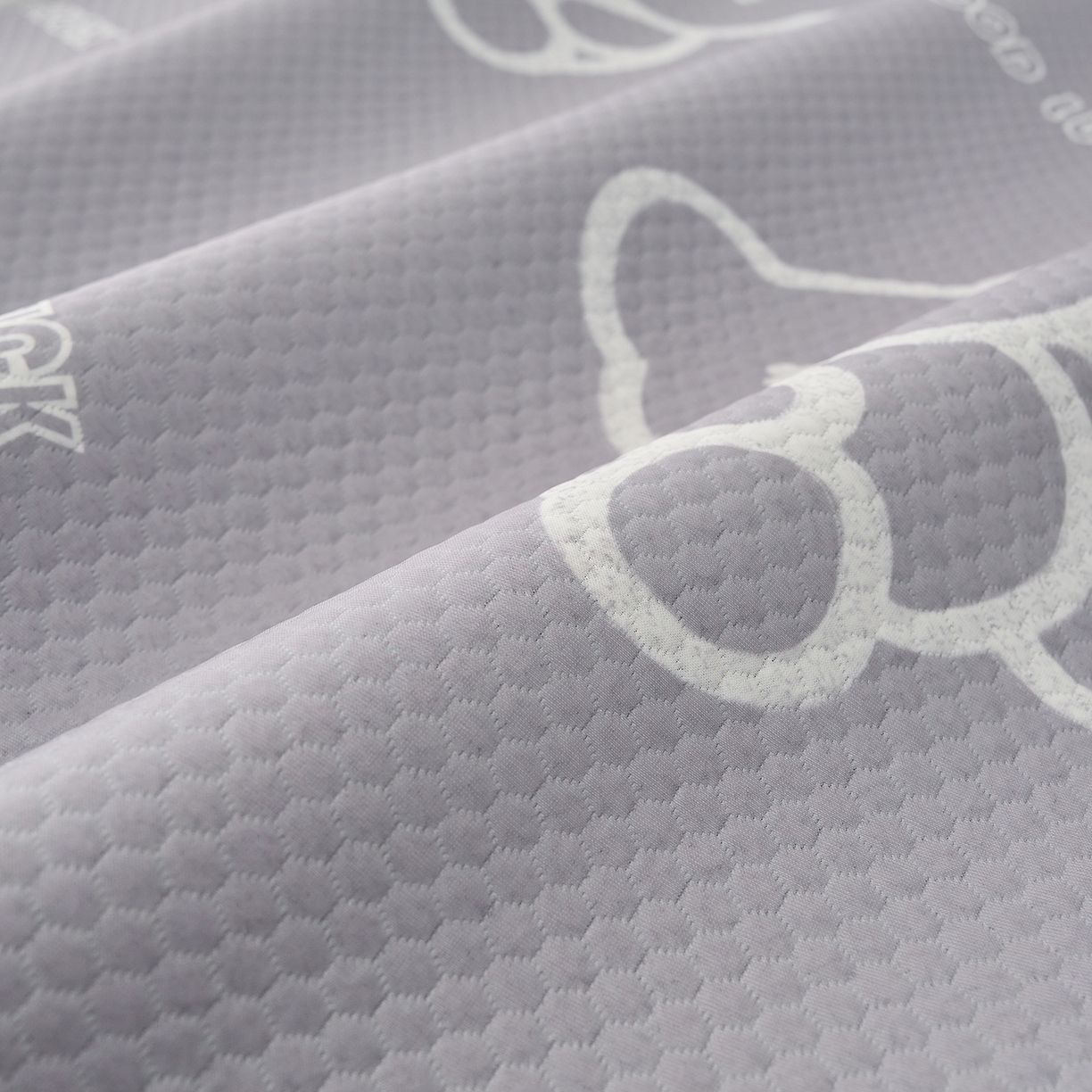 91家纺网 家纺一手货源 找家纺 家品罗兰 2026新款夏季A类印花冰豆豆凉席三明治透气网冰丝凉席家用双人冰丝席床单-大床图 维尼熊