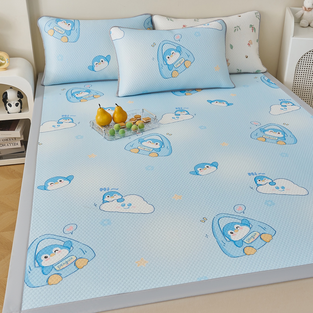 91家纺网 家纺一手货源 找家纺 家品罗兰 2026新款夏季A类印花冰豆豆凉席三明治透气网冰丝凉席家用双人冰丝席床单-大床图 小企鹅