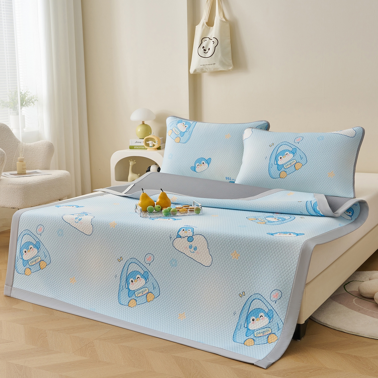 91家纺网 家纺一手货源 找家纺 家品罗兰 2026新款夏季A类印花冰豆豆凉席三明治透气网冰丝凉席家用双人冰丝席床单-大床图 小企鹅