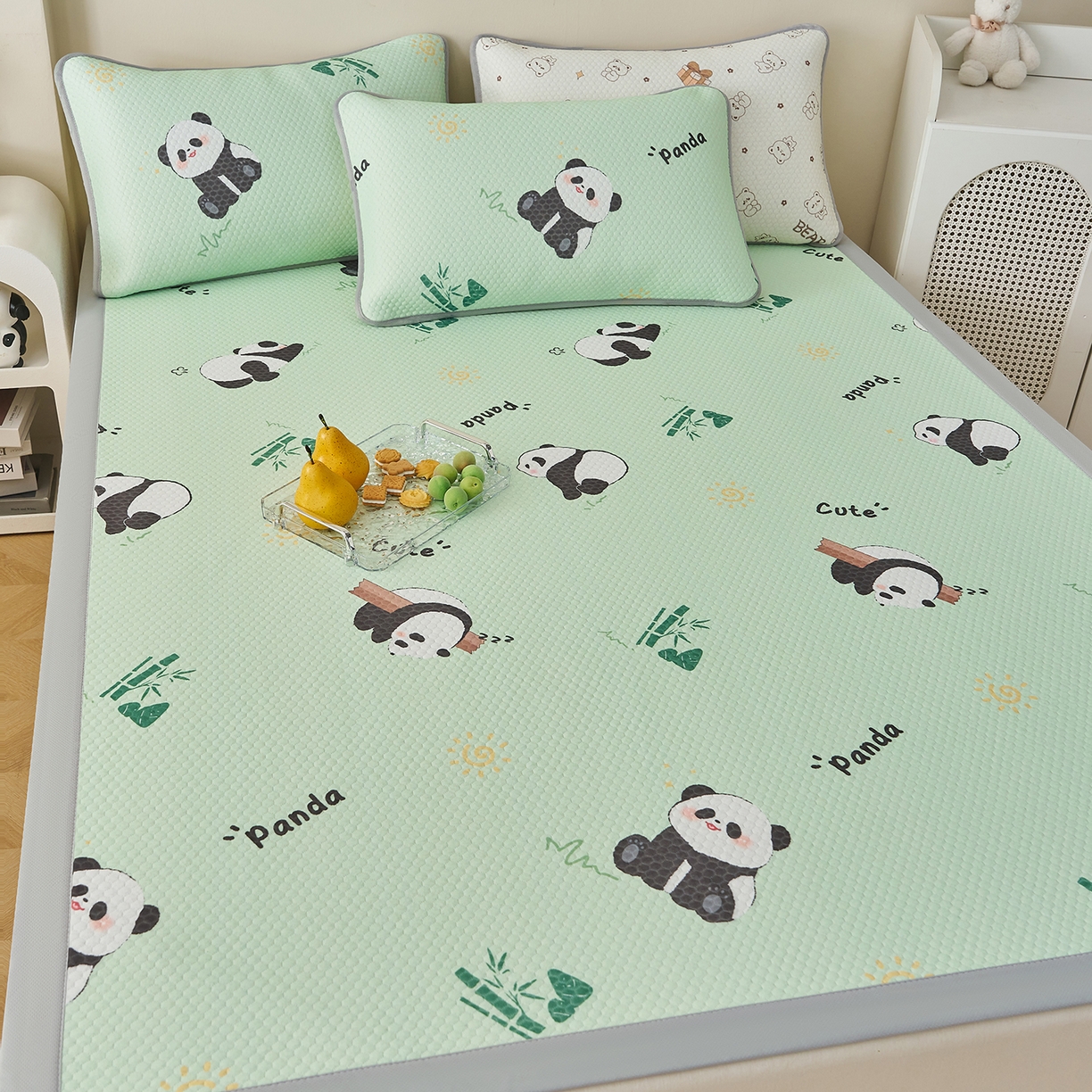 91家纺网 家纺一手货源 找家纺 家品罗兰 2026新款夏季A类印花冰豆豆凉席三明治透气网冰丝凉席家用双人冰丝席床单-大床图 熊猫家园