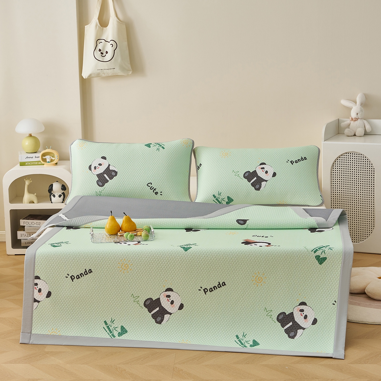 91家纺网 家纺一手货源 找家纺 家品罗兰 2026新款夏季A类印花冰豆豆凉席三明治透气网冰丝凉席家用双人冰丝席床单-大床图 熊猫家园