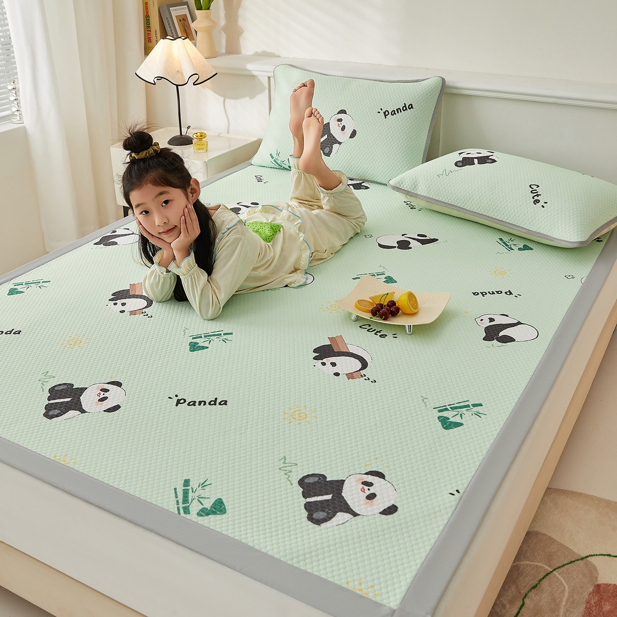 91家纺网 家纺一手货源 找家纺 家品罗兰 2026新款夏季A类印花冰豆豆凉席三明治透气网冰丝凉席家用双人冰丝席床单-大床图 熊猫家园