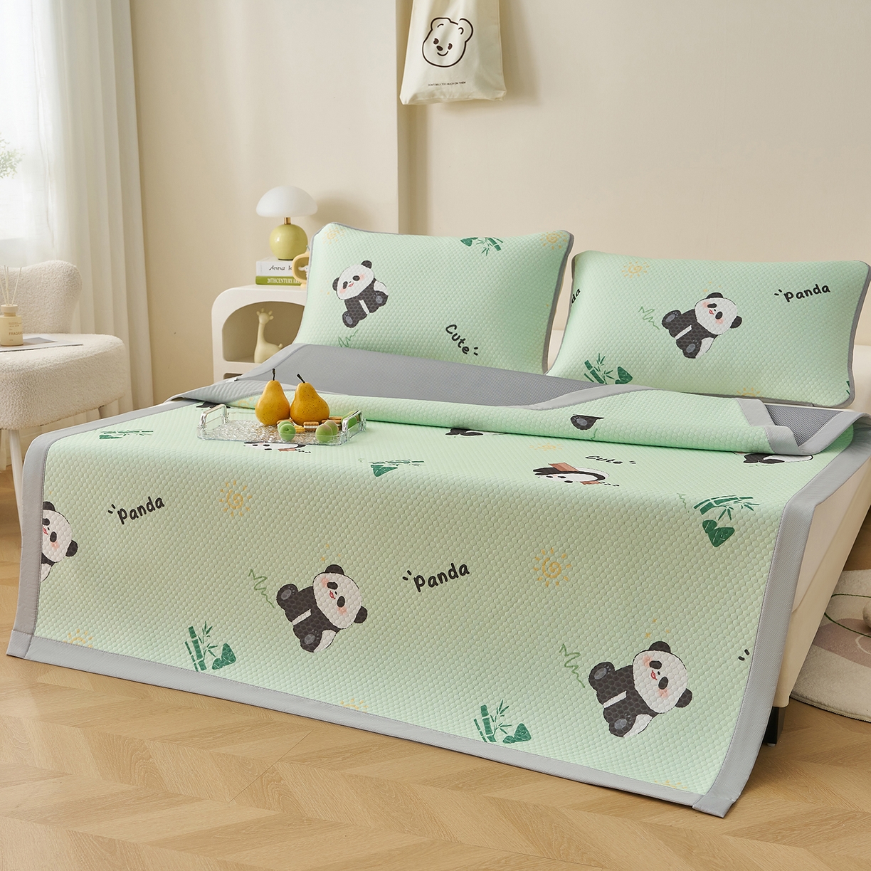 91家纺网 家纺一手货源 找家纺 家品罗兰 2026新款夏季A类印花冰豆豆凉席三明治透气网冰丝凉席家用双人冰丝席床单-大床图 熊猫家园