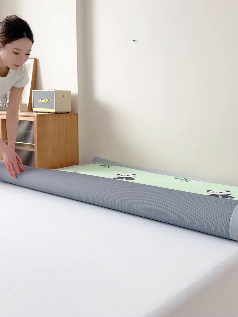 91家纺网 家纺一手货源 找家纺 家品罗兰 2026新款夏季A类印花冰豆豆凉席三明治透气网冰丝凉席家用双人冰丝席床单-大床图 熊猫家园