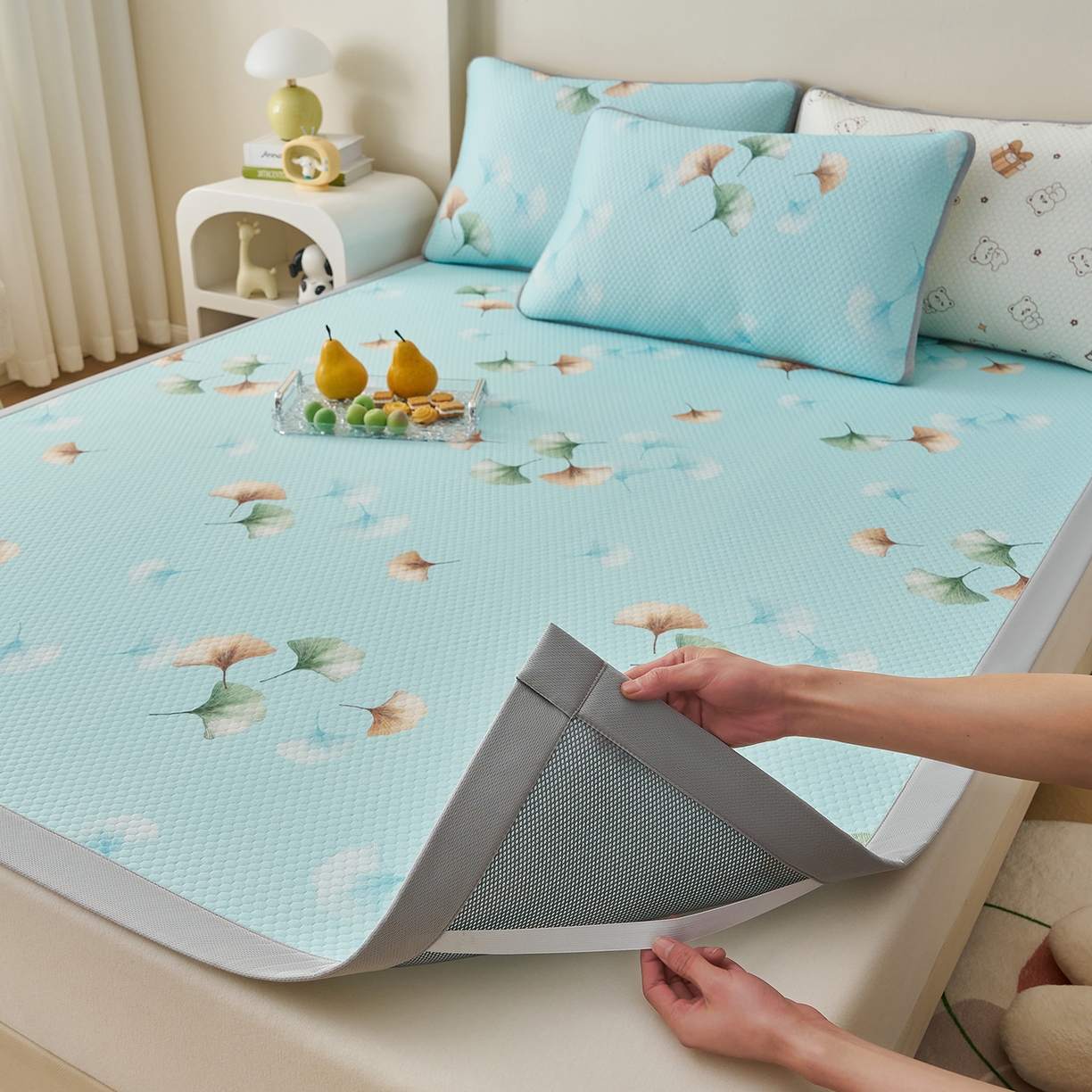 91家纺网 家纺一手货源 找家纺 家品罗兰 2026新款夏季A类印花冰豆豆凉席三明治透气网冰丝凉席家用双人冰丝席床单-大床图 叶语