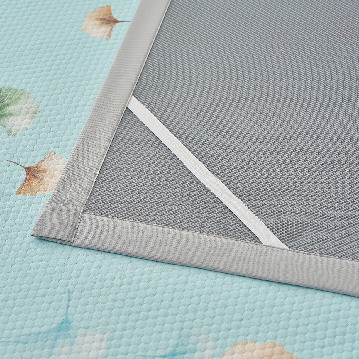 91家纺网 家纺一手货源 找家纺 家品罗兰 2026新款夏季A类印花冰豆豆凉席三明治透气网冰丝凉席家用双人冰丝席床单-大床图 叶语