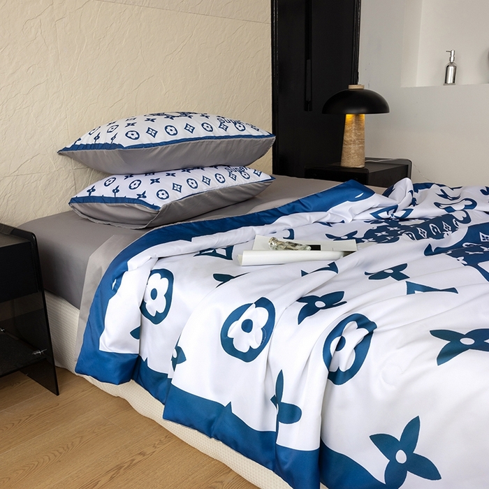 91家纺网 家纺一手货源 找家纺 色鬼布艺高端家居主号 2026春夏新款水洗真丝夏被夏凉被空调被四件套 公仔兰