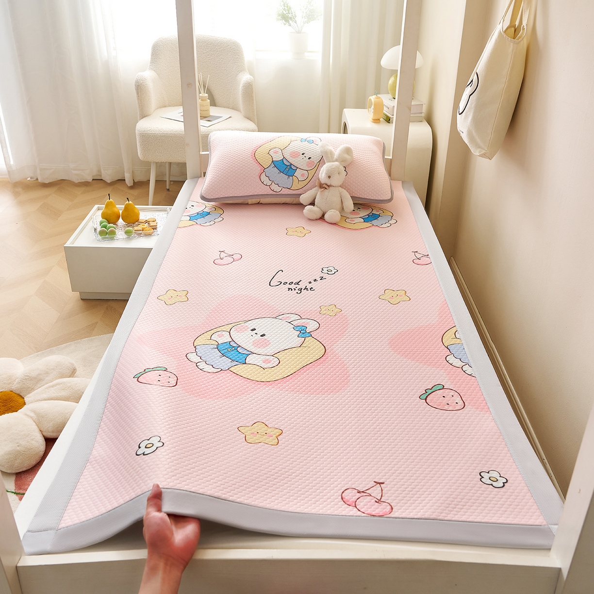 91家纺网 家纺一手货源 找家纺 （总）家品罗兰 2026新款夏季A类印花冰豆豆凉席三明治透气网冰丝凉席家用双人冰丝席床单-学生床