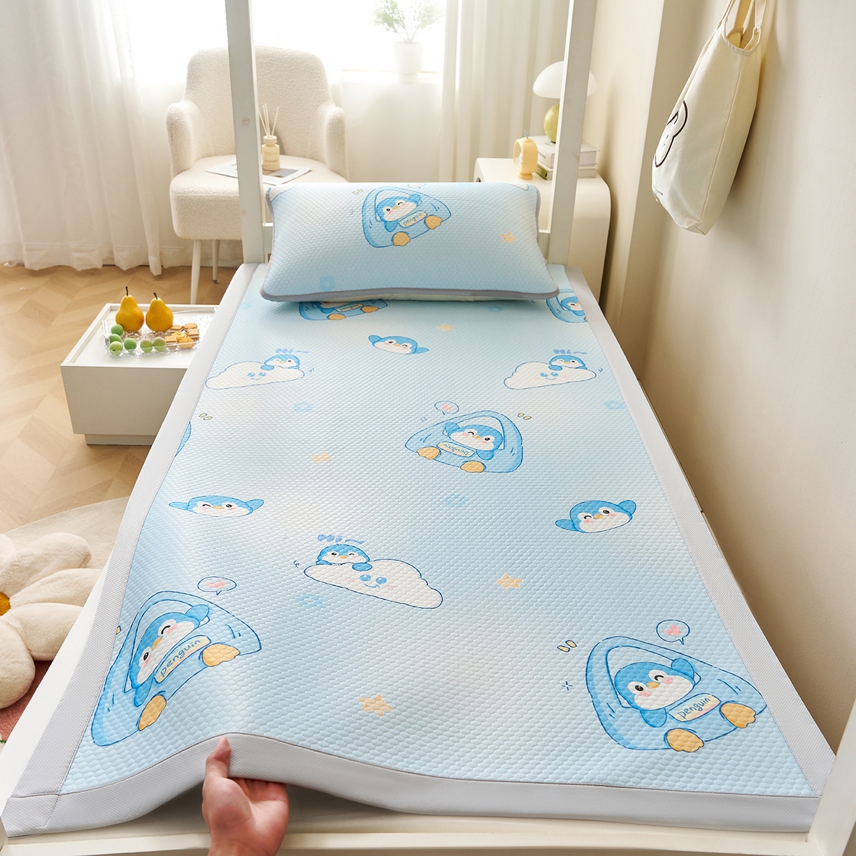 91家纺网 家纺一手货源 找家纺 （总）家品罗兰 2026新款夏季A类印花冰豆豆凉席三明治透气网冰丝凉席家用双人冰丝席床单-学生床