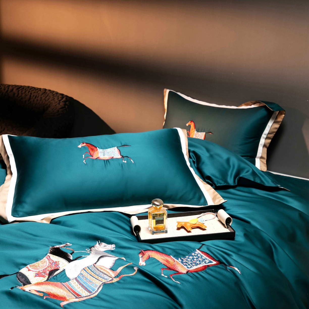 91家纺网 家纺一手货源 找家纺 色鬼布艺高端家居主号 2026马年贺岁款100支长绒棉刺绣四件套-奔腾 奔腾-蓝