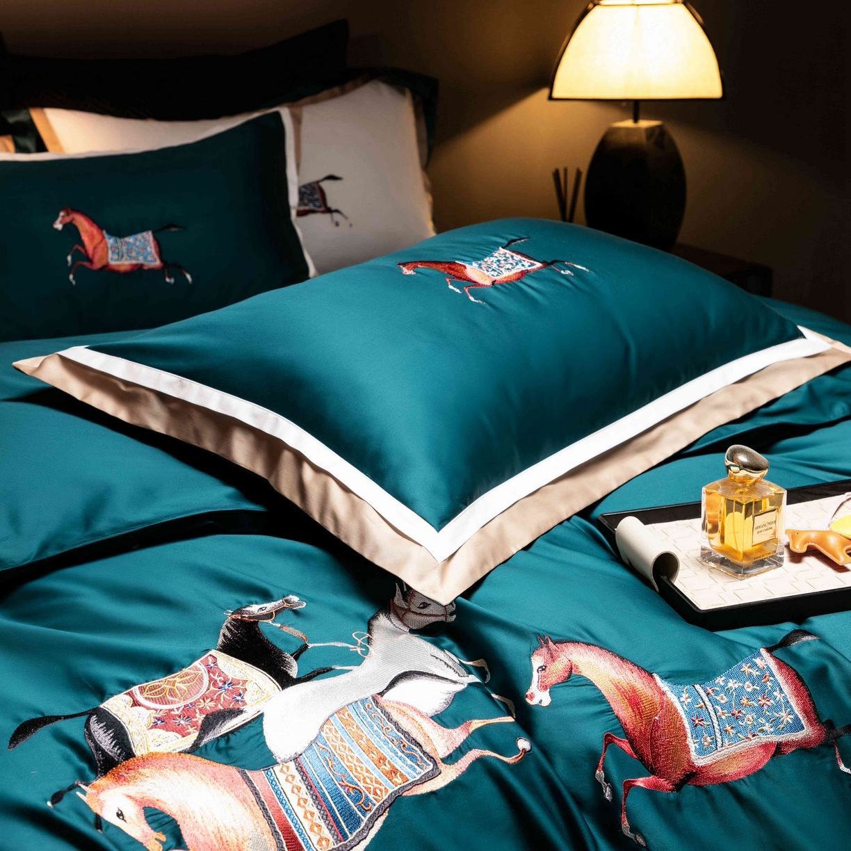 91家纺网 家纺一手货源 找家纺 色鬼布艺高端家居主号 2026马年贺岁款100支长绒棉刺绣四件套-奔腾 奔腾-蓝