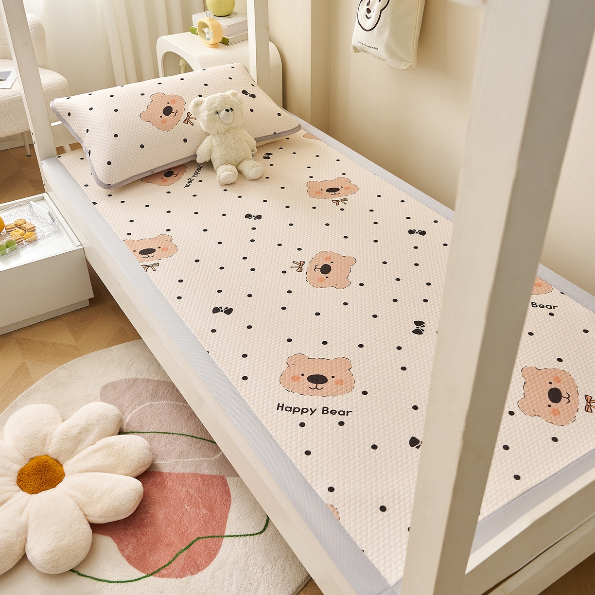 91家纺网 家纺一手货源 找家纺 家品罗兰 2026新款夏季A类印花冰豆豆凉席三明治透气网冰丝凉席家用双人冰丝席床单-学生床 抱抱熊