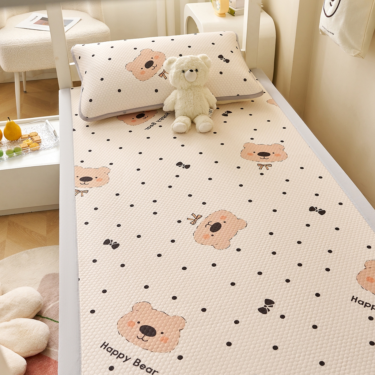 91家纺网 家纺一手货源 找家纺 家品罗兰 2026新款夏季A类印花冰豆豆凉席三明治透气网冰丝凉席家用双人冰丝席床单-学生床 抱抱熊