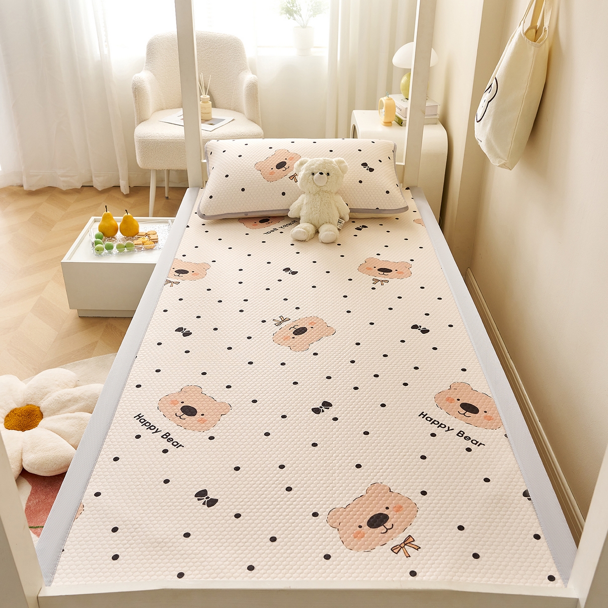 91家纺网 家纺一手货源 找家纺 家品罗兰 2026新款夏季A类印花冰豆豆凉席三明治透气网冰丝凉席家用双人冰丝席床单-学生床 抱抱熊