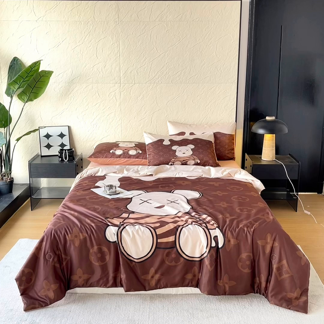 91家纺网 家纺一手货源 找家纺 色鬼布艺高端家居主号 2026春夏新款水洗真丝夏被夏凉被空调被四件套 梦龙熊