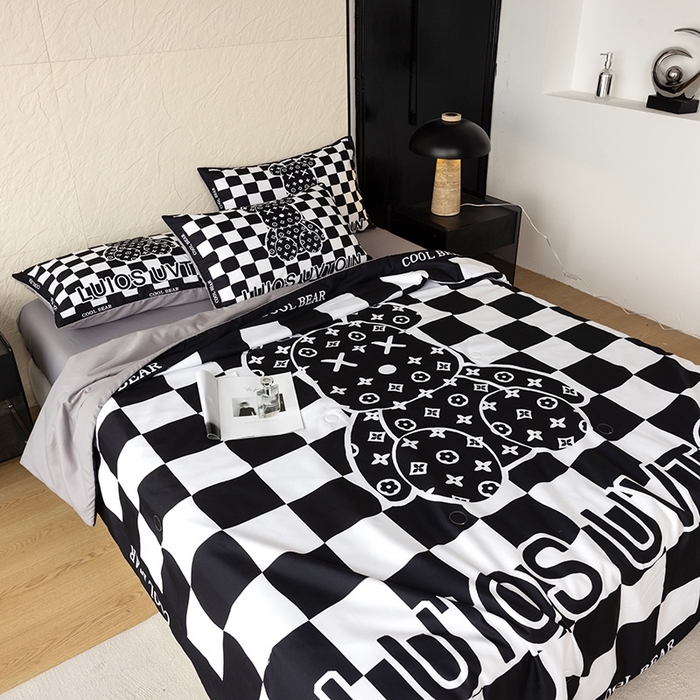 91家纺网 家纺一手货源 找家纺 色鬼布艺高端家居主号 2026春夏新款水洗真丝夏被夏凉被空调被四件套 棋盘格公仔