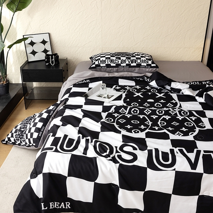 91家纺网 家纺一手货源 找家纺 色鬼布艺高端家居主号 2026春夏新款水洗真丝夏被夏凉被空调被四件套 棋盘格公仔