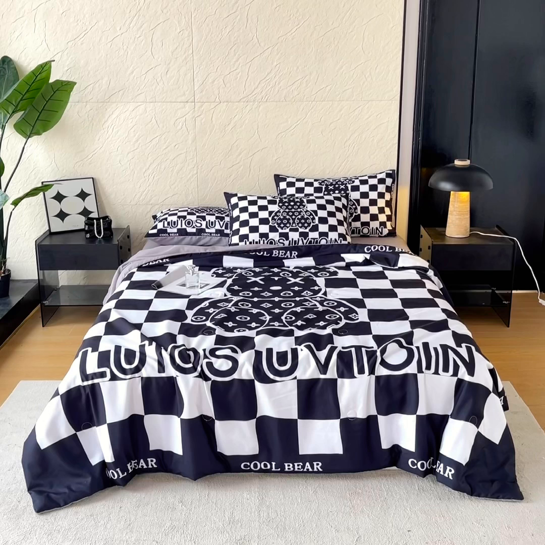 91家纺网 家纺一手货源 找家纺 色鬼布艺高端家居主号 2026春夏新款水洗真丝夏被夏凉被空调被四件套 棋盘格公仔