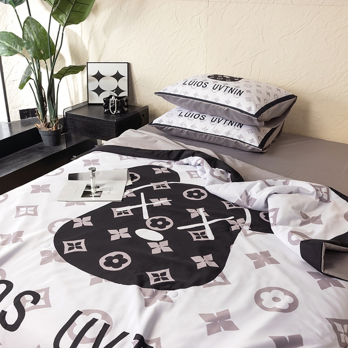 91家纺网 家纺一手货源 找家纺 色鬼布艺高端家居主号 2026春夏新款水洗真丝夏被夏凉被空调被四件套 熊头白