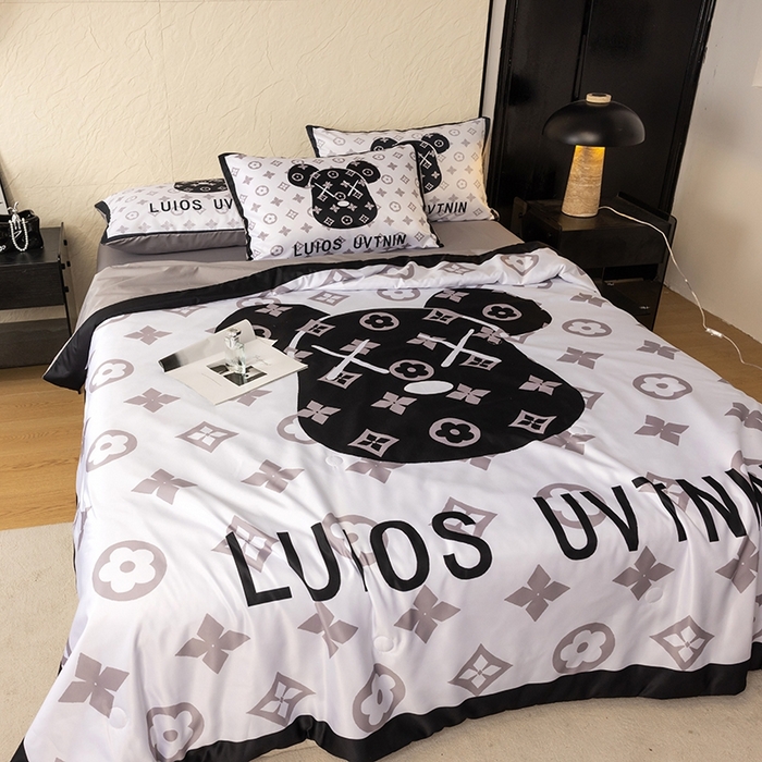 91家纺网 家纺一手货源 找家纺 色鬼布艺高端家居主号 2026春夏新款水洗真丝夏被夏凉被空调被四件套 熊头白